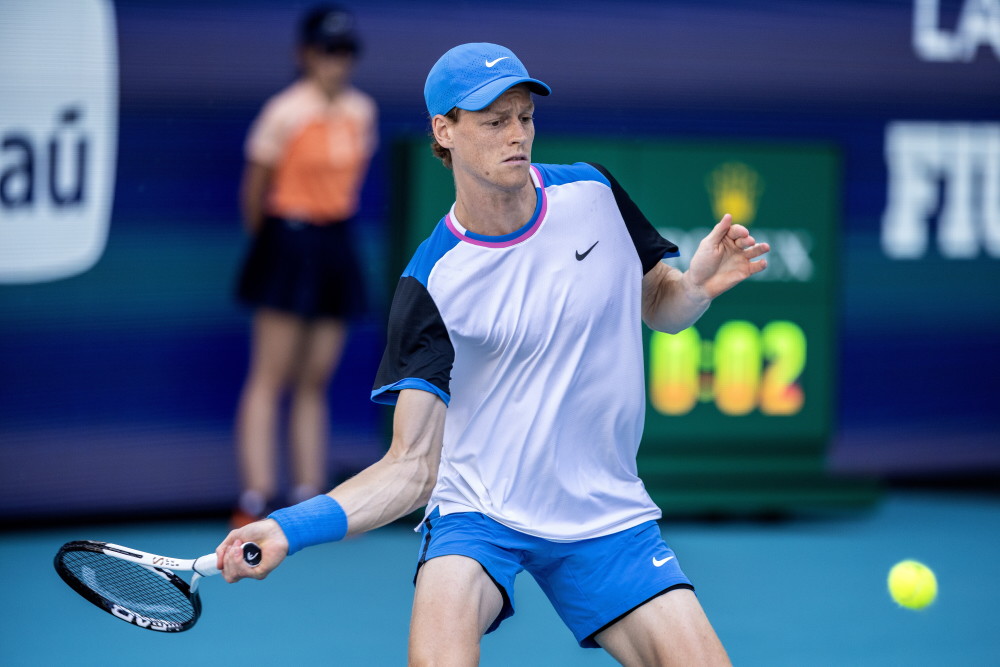 而他用看似 而他用看似