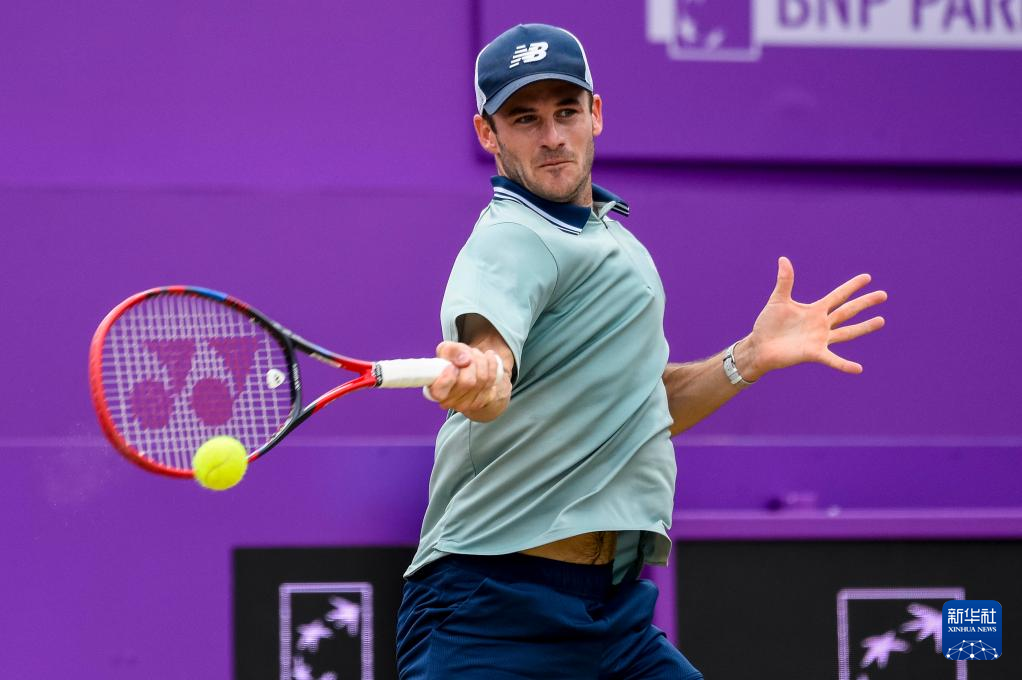 崭露头角 崭露头角