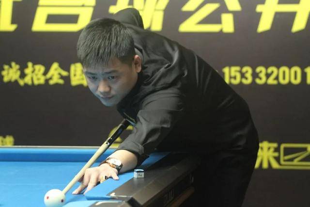 在斯诺克台 在斯诺克台