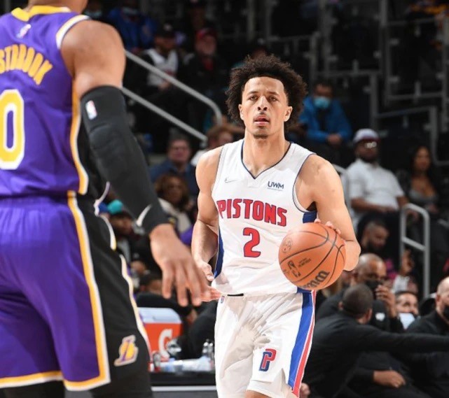 中脱颖而出 中脱颖而出