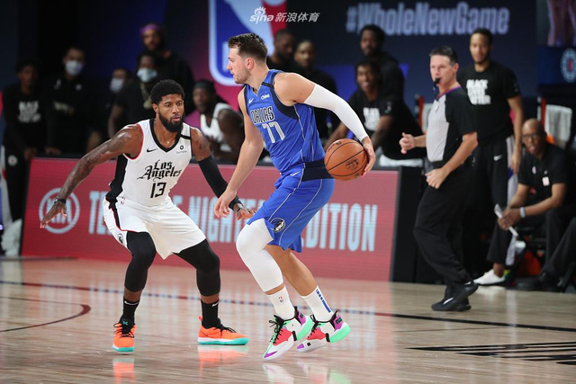 面对媒体关 面对媒体关